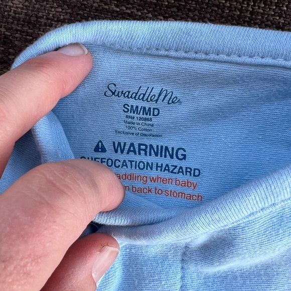 Swaddle Me Blue Baby Swaddle Wraps size small/medium- set of 2 - Picture 4 of 5